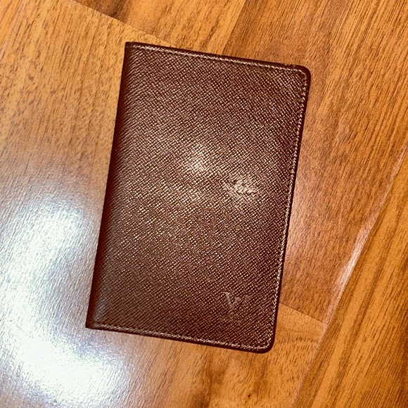 Authentic Louis Vuitton Taiga Leather ID / Card Holder - Picture 1 of 15